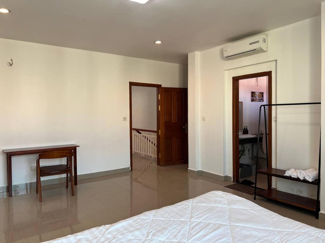 D32 Homestay Near Airport Behind Brown Coffee Airport Phnom Penh Exterior photo