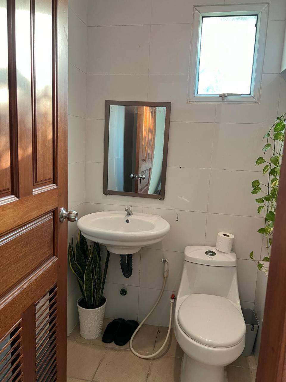 D32 Homestay Near Airport Behind Brown Coffee Airport Phnom Penh Exterior photo